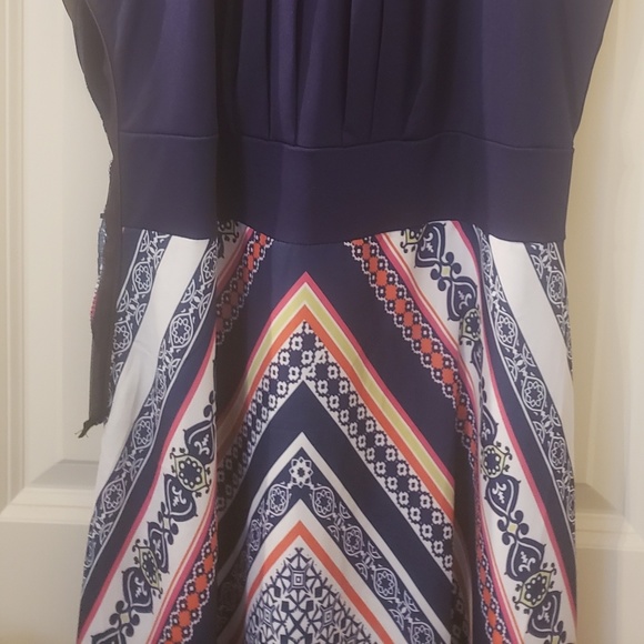 Dress - Picture 2 of 5